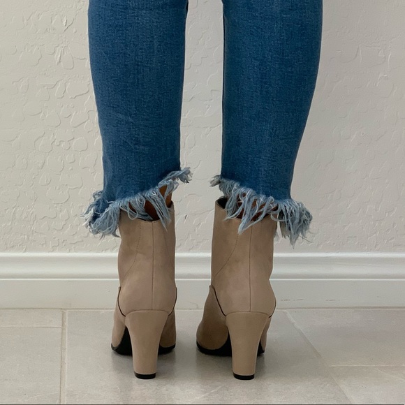 NIB Cream Distressed Pull On Western Ankle Booties - Picture 5 of 8